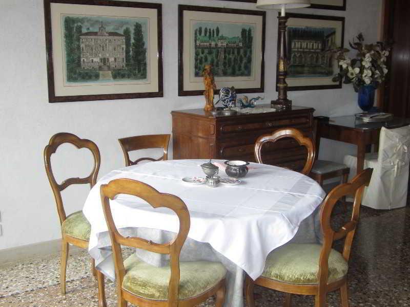 At A Palazzo Venecia